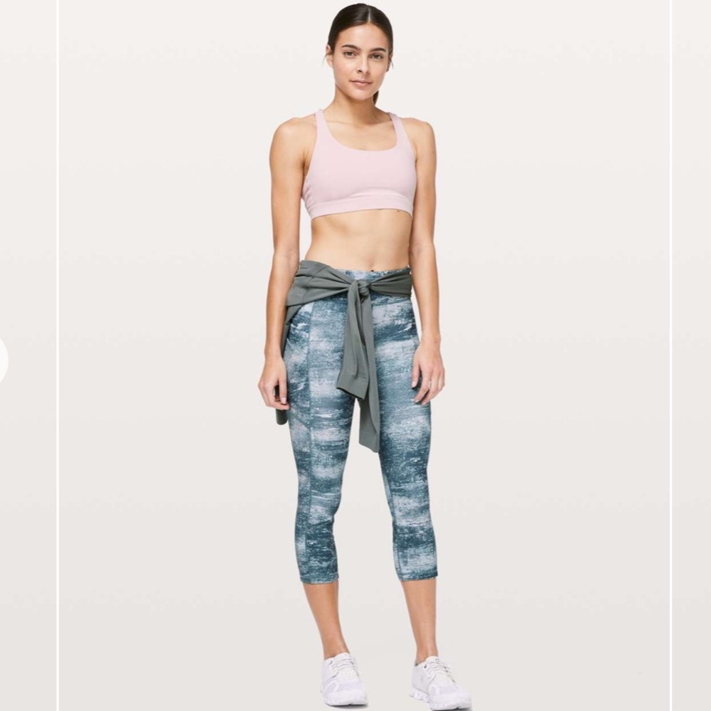 Lululemon • Speed Up Crop *21" • Size 4